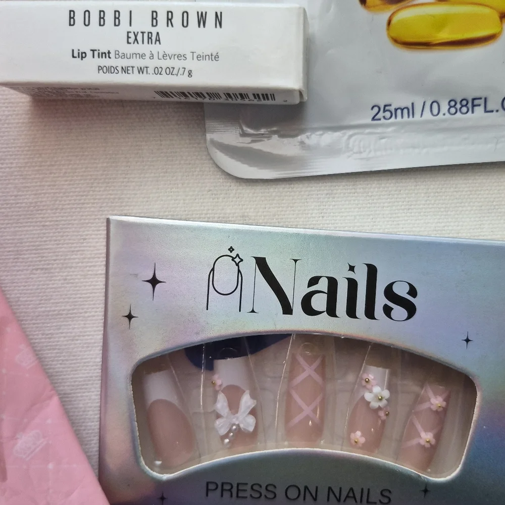 Lilly Pulitzer x Estee Lauder Cosmetic Bag - Picture 7 of 8